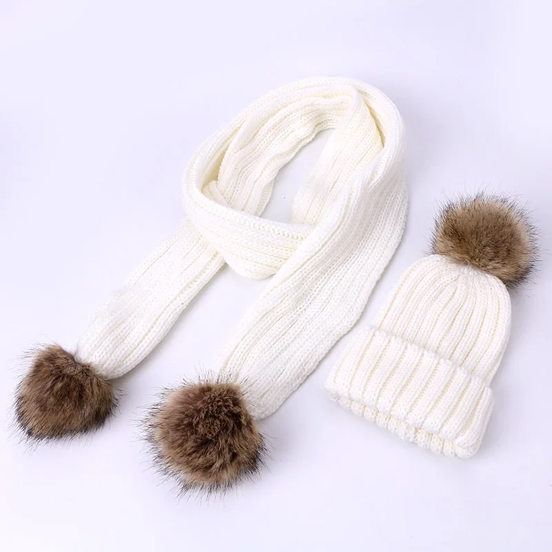 A due pezzi Sciarpa Cappello Set Per I Bambini Le Donne Berretti Faux Fur PomPon Lavorato A Maglia Skullies Cappelli di Autunno E di Inverno Caldo tappi di Colore solido