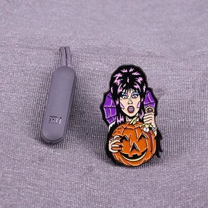 إلفيرا مخيف كارفر طية صدر السترة دبوس 80S فيلم عاشق الظلام مستوحى شعبية فاسق هالوين حزب لصالح أعلى 8 مبيعات Elvira Fantasy - رقم 2