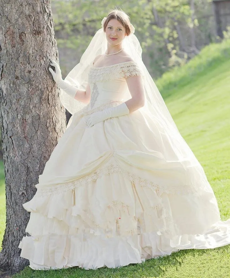 Puffy Taffeta Wedding dresses Victorian Civil War Steampunk gothic Vintage Appliqued Lace Wedding bridal Gowns Vestidos de