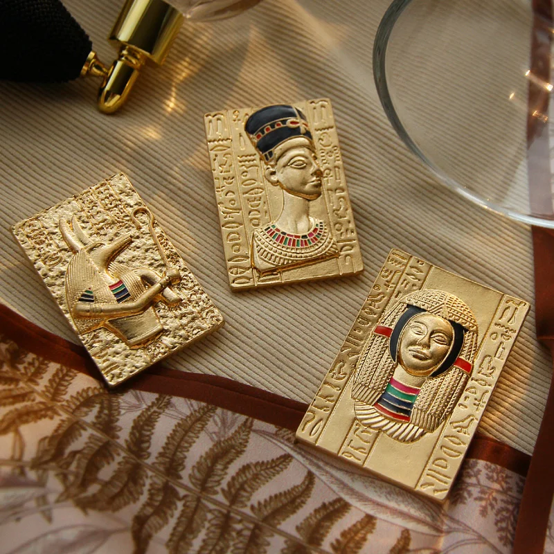 Creative Anubis Cleopatra Nefertiti Retro Brooch Embossed Totem Enamel Square Atmospheric Brooches Corsage Female Party