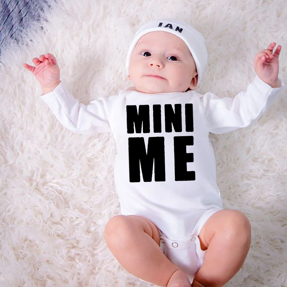 

Комбинезоны для новорожденных Mini Me, одежда для ползания с длинными рукавами для мальчиков и девочек, боди с надписью, наряды, подарки для детей