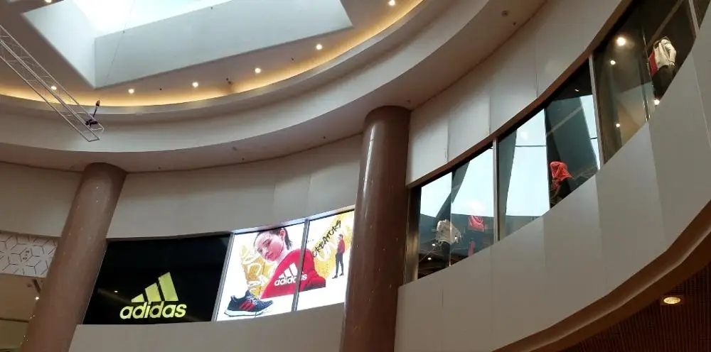 P2.8 glass window transparent led display shipping mall advertising video wall screen