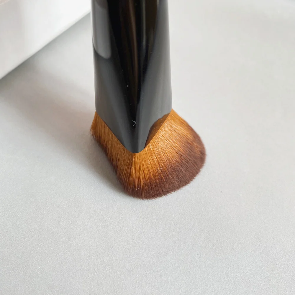 Precise Buffing Brush Angular 3D Liquid Foundation Cream Makeup Brush for Contouring Sculpting