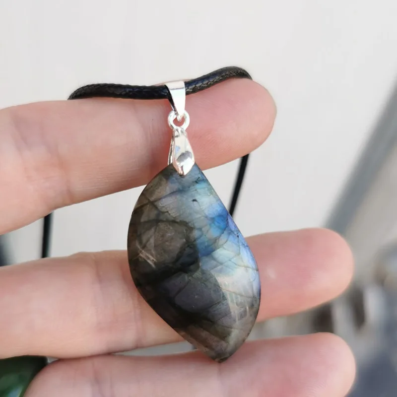 Naturale irregolare di cristallo ciondolo Labradorite pietra di Luna Sunstone Ciondolo Divinazione spirituale Monili di meditazione Pendenti Con