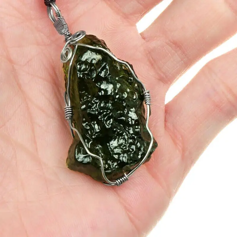 10-20g Natural Czech Green Meteorite Pendant Rough Stone Energy Stone Necklace with Leather Rope Necklace for Men Women