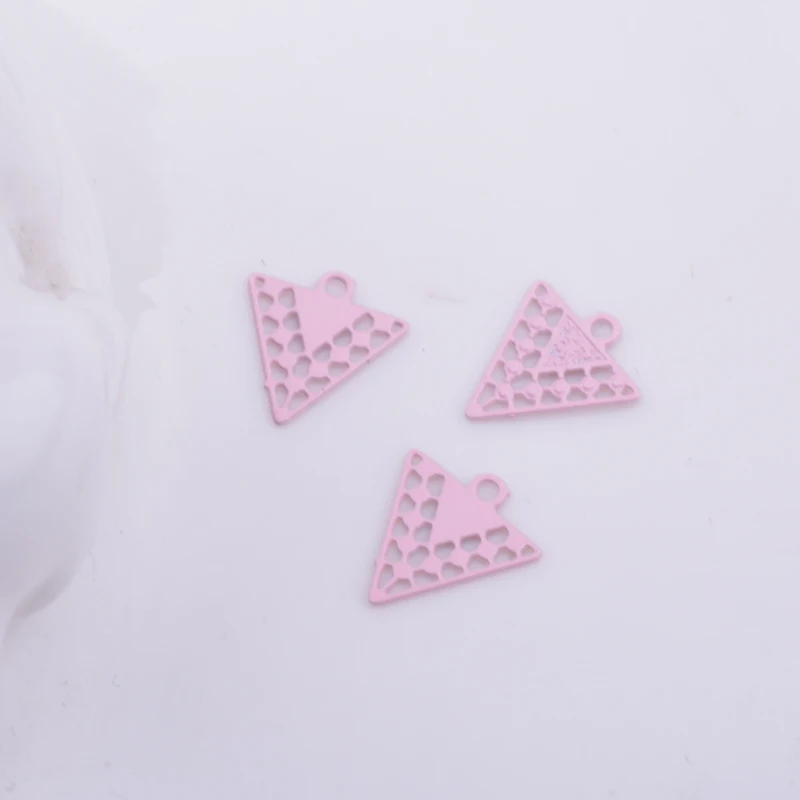 100 Stück AC11639 10*12mm Filigrane Mini-Dreieck-Anhänger aus Metall-Messing, Dünne Geometrische Anhänger für DIY-Schmuck- und Ohrringherstellung – Detail 9