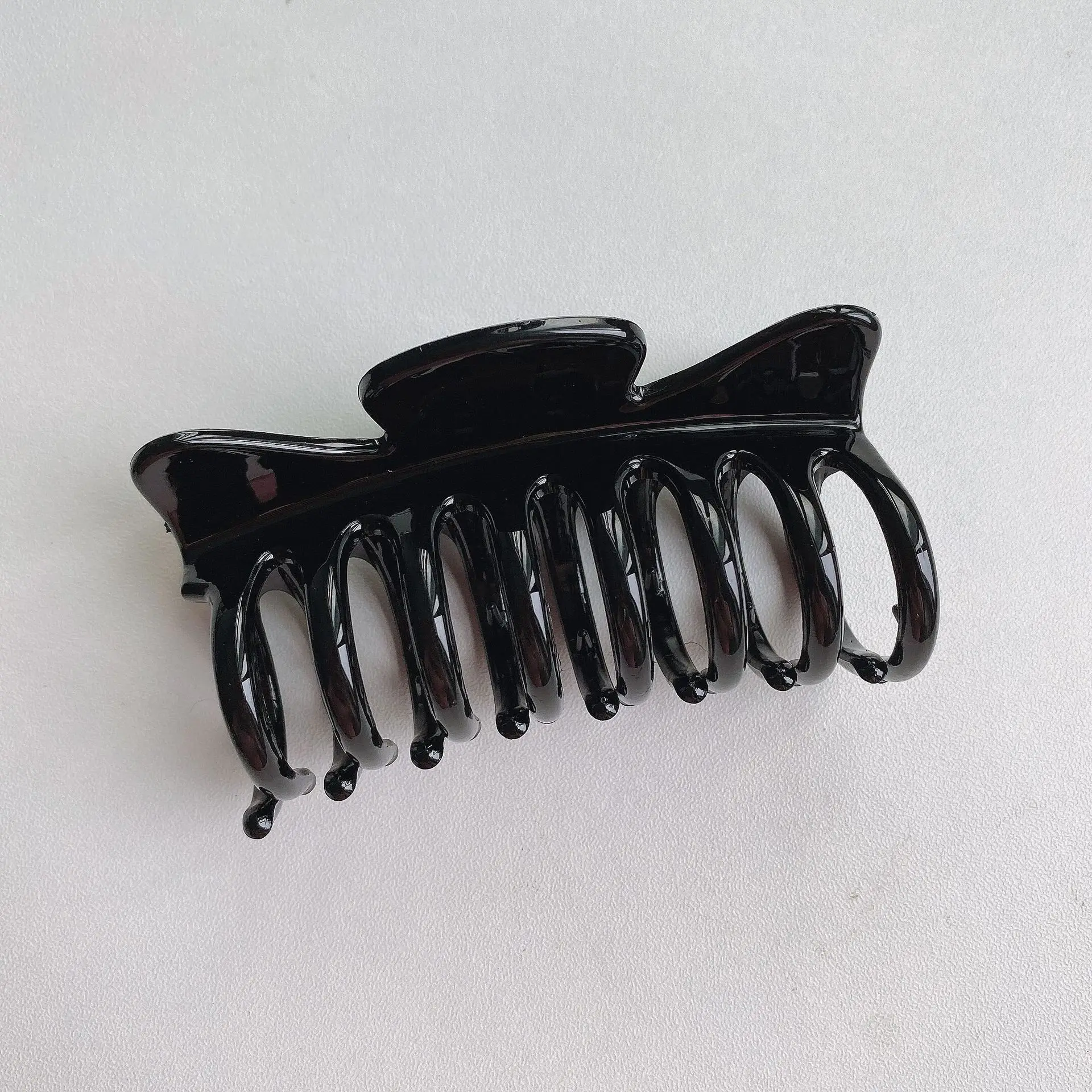 New Fashion Big Bow Plastic Hair Claws Solid Black Brown Crab Clamps Women Elegant Hair Clips Hair Bun Holder Simple Headwear