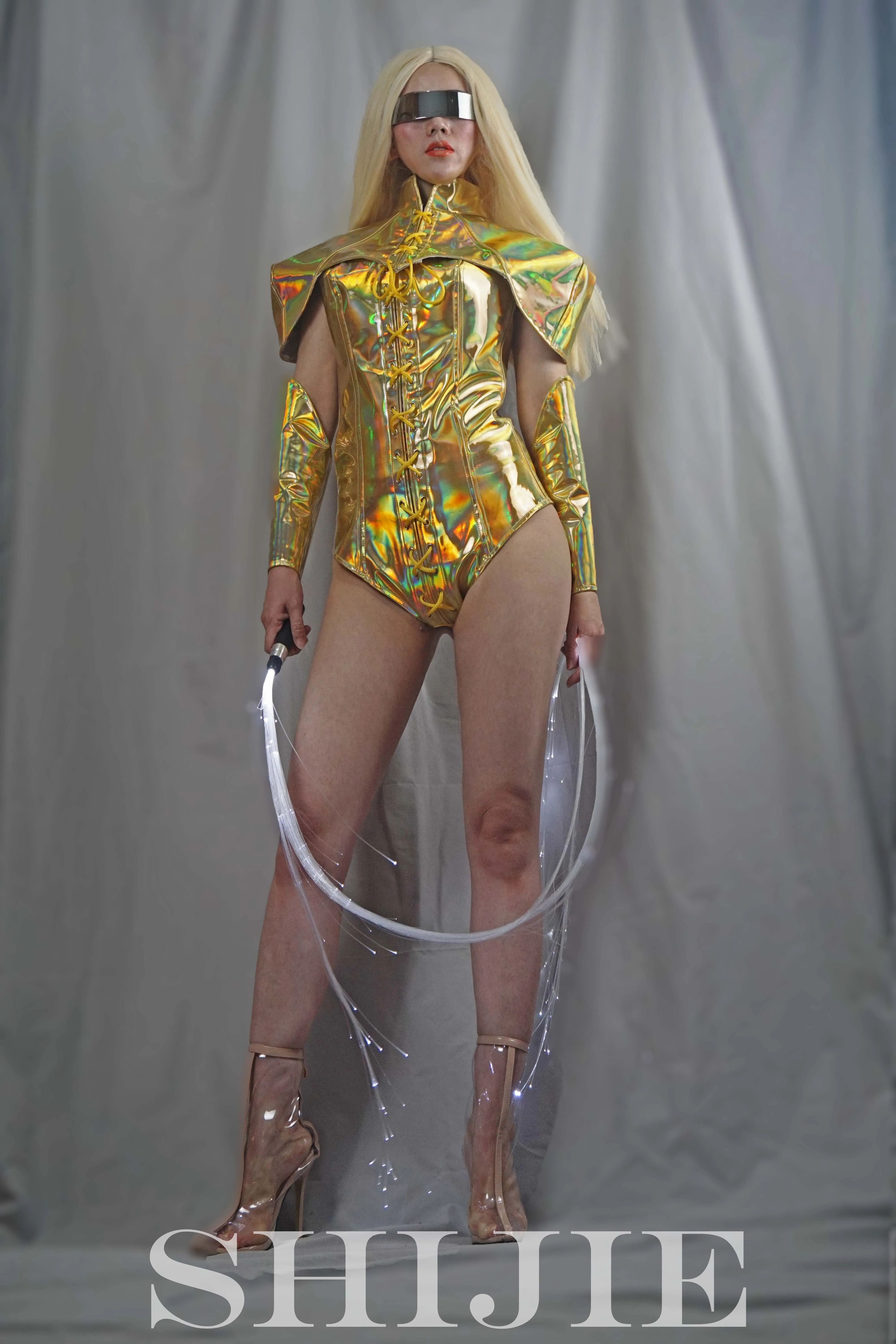 

Sexy catwalk model women men Gold armor stage show costume gold bodysuit shoulderwear singer dance laser costumes