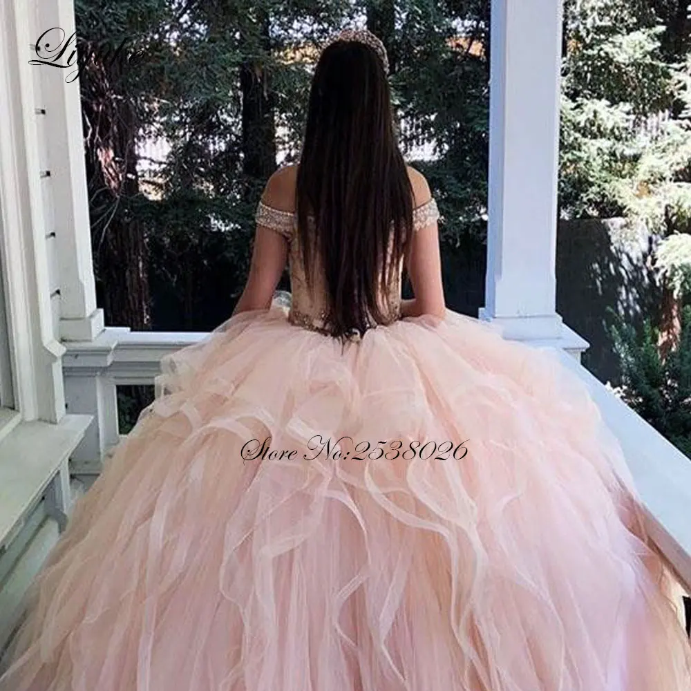 Liyuke ชุดเดรส quinceanera สำหรับมาใหม่ล่าสุดหวานแต่งลูกไม้เปิดไหล่ประดับพลอยเทียม