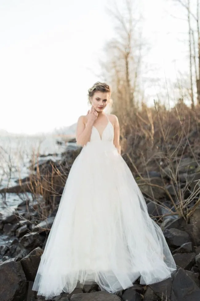 Vestido de novia sencillo y encantador con escote en V y espalda de encaje, largo, curvado, Imperio, para fiesta de casamiento