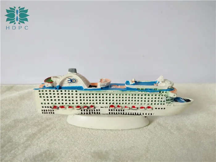 resin  figure World luxury cruise ship Houde psychological sand ware sand table handicraft ornament photography props box court