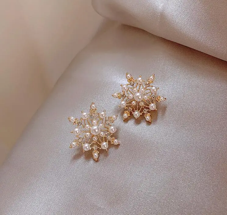 Snowflake Pearl Elegant Romantic Commute S Stud Earrings for Women Gift Earrings Jewelry Wholesale