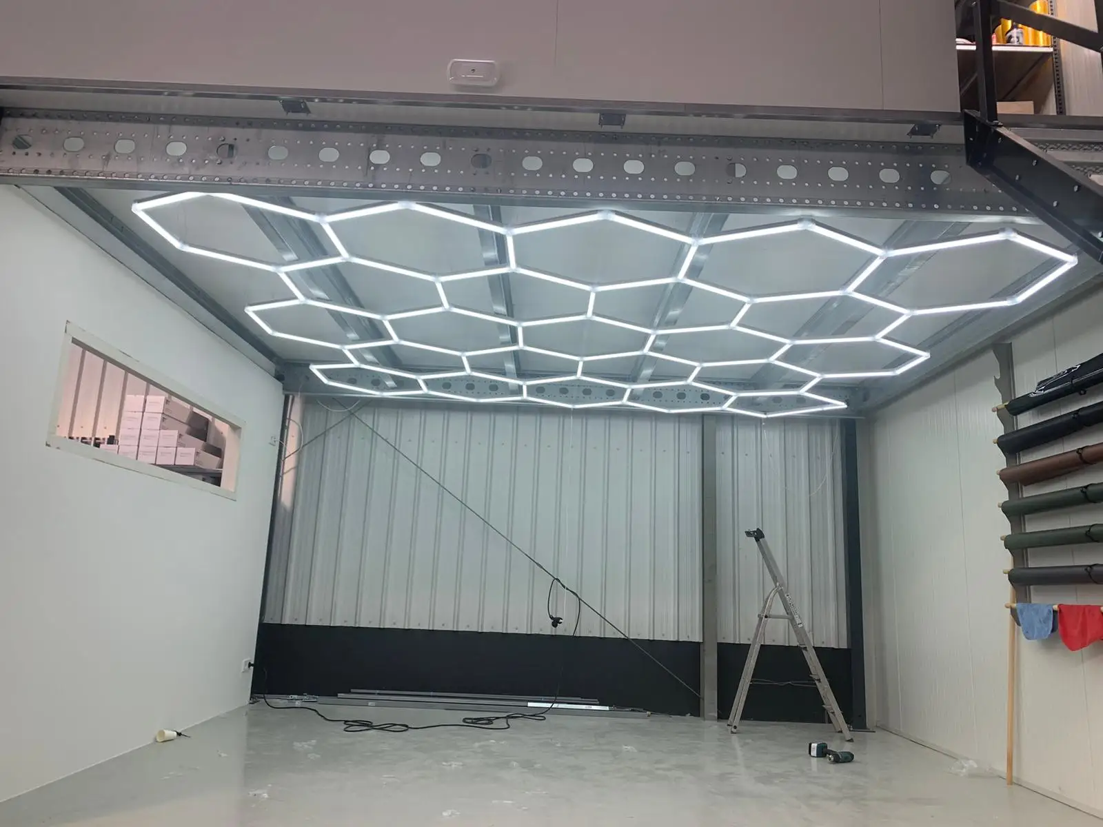 High Lux Hexagon Design of 2.4*4.8m LED Ceiling Light for the DIY Self Service Car Washing Booth Home Garage