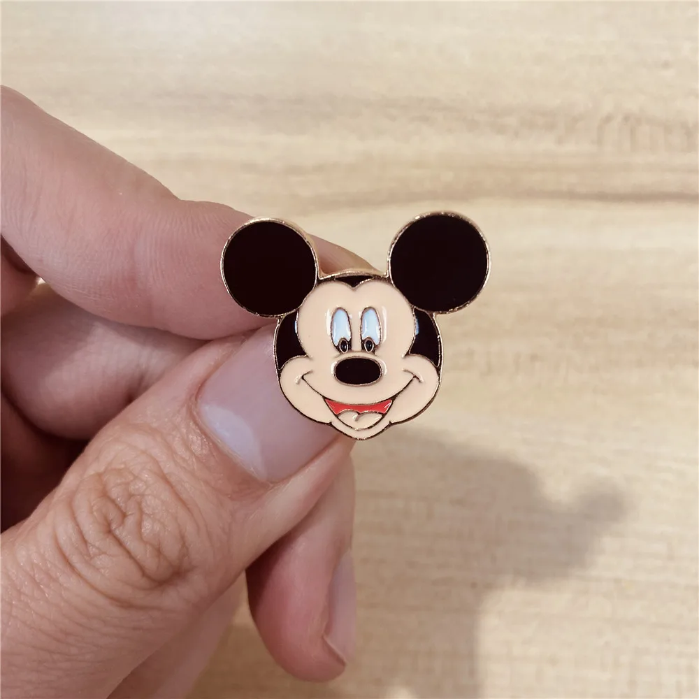 Disney Mickey spilla smalto Pin carino testa di topolino castello metallo Anime distintivi Cartoon spille spilla gioielli regalo per donna uomo