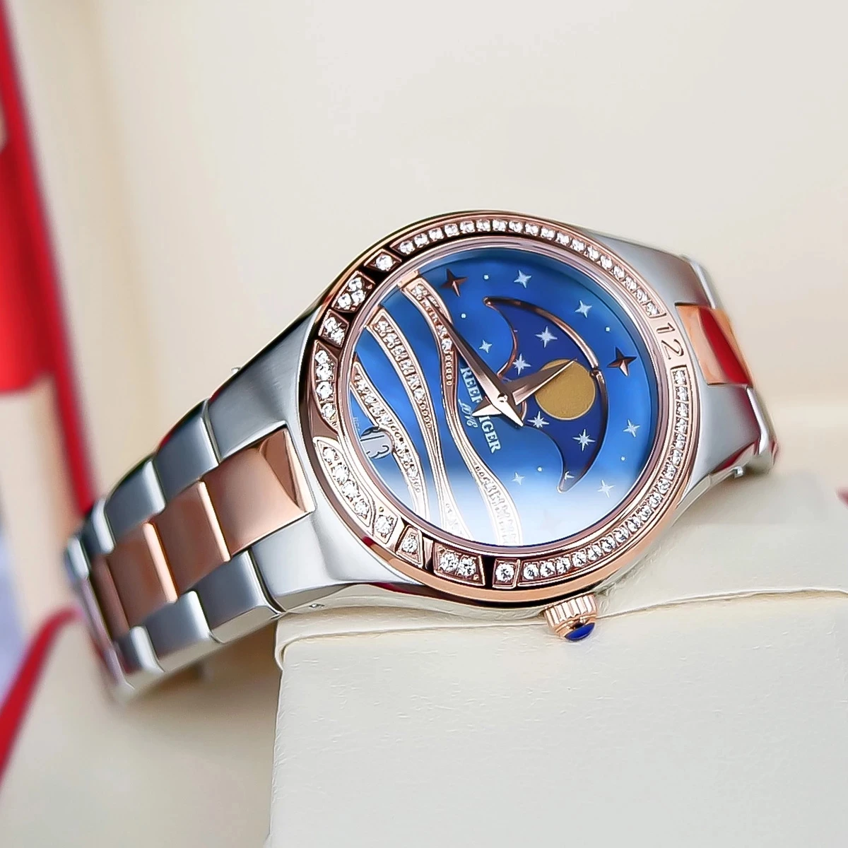 Reef Tiger/RT หรูหรา Quartz ผู้หญิงนาฬิกาข้อมือ Blue Dial Moon Phase นาฬิกา Rose Gold Tone Sapphire คริสตัลนาฬิกา