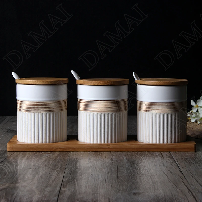 

Creative Striped Decorative Ceramic Salt and Pepper Shakers Japanese Simple Three-piece Spice Container Set with Bamboo Wood Lid