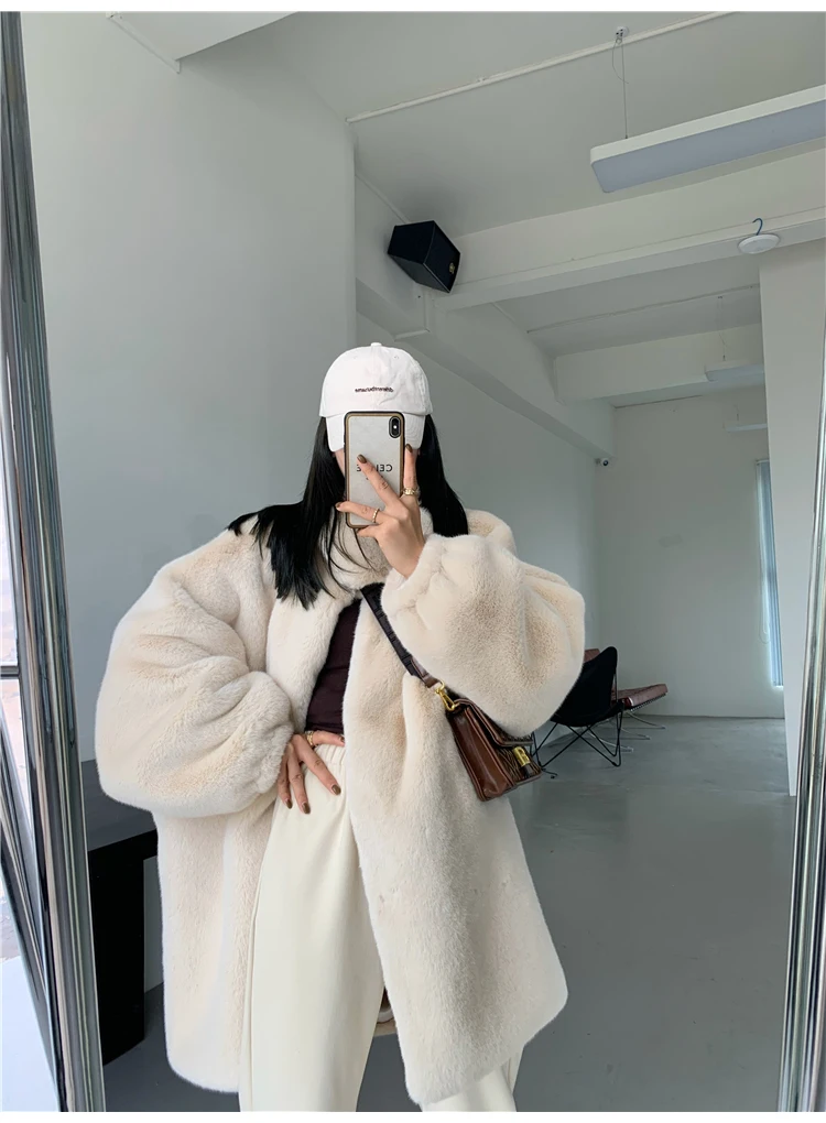 Lautaro Winter Long Oversized Warm Soft Fluffy Faux Fur Coat Women Drop Shoulder Long Sleeve Casual Loose Korean Fashion 2021