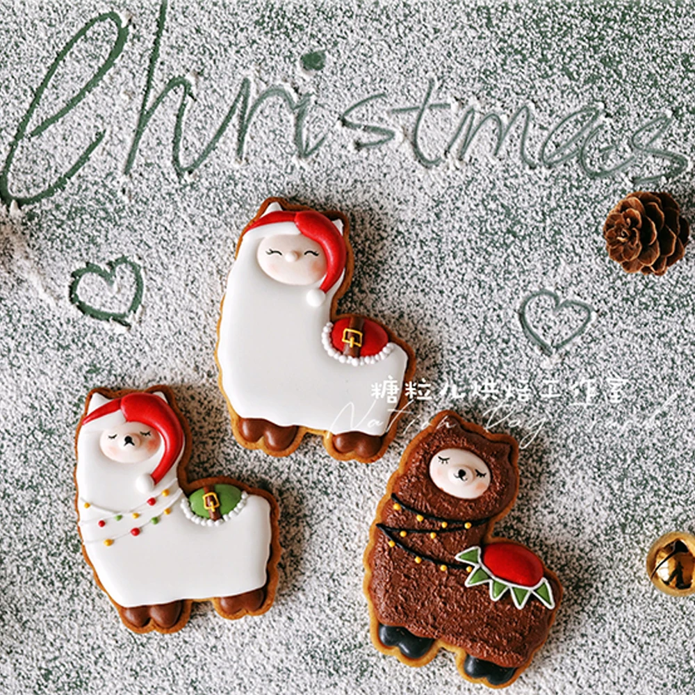 1Pc Christmas Cookie Mold 3D Cute Plastic Santa Claus Tree Snowman Gift Letter Train Shape DIY Pastry Embossing Baking Mold