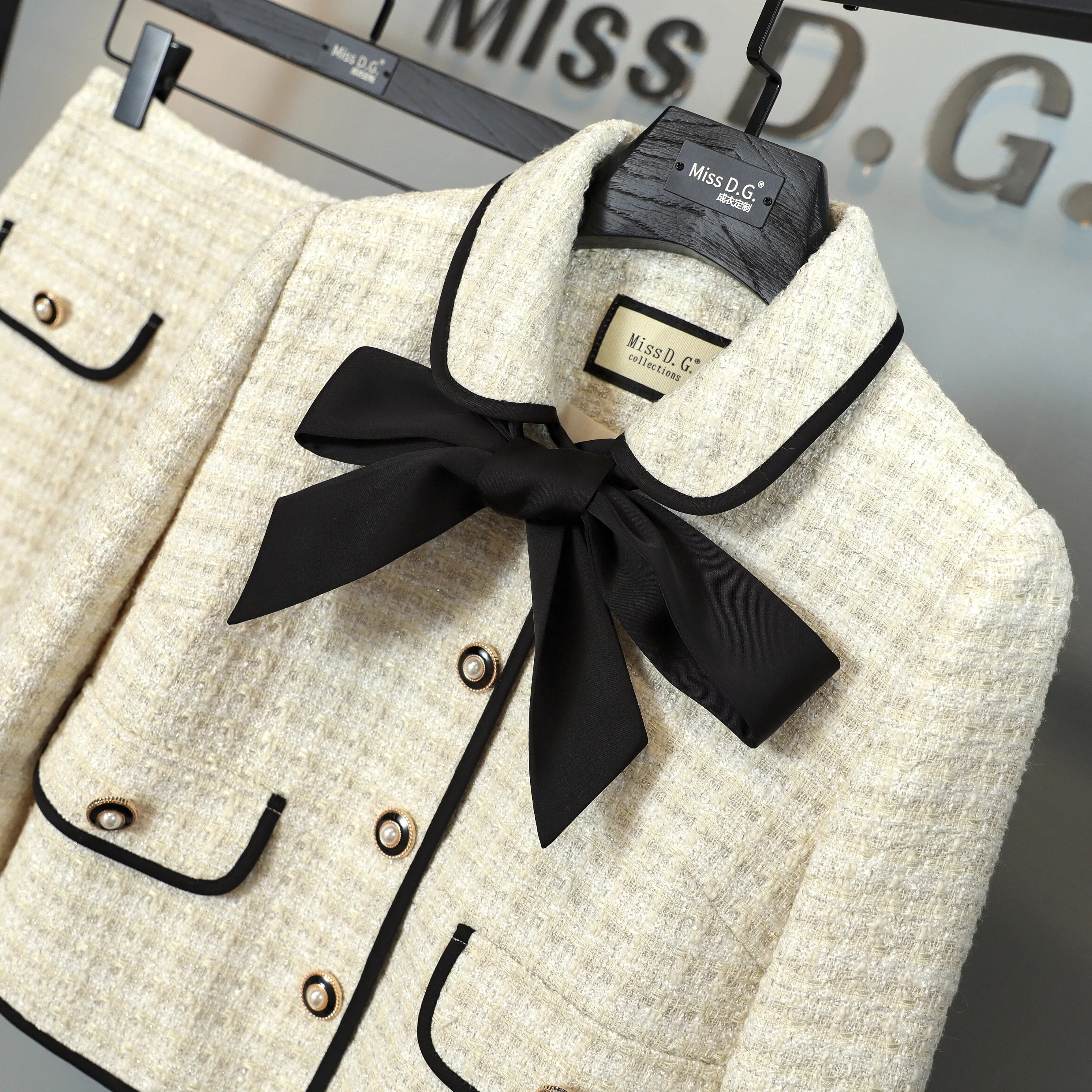 High-Quality Small Fragrant Tweed Suit Female Autumn Western Style Bow Tie Short Jacket + A-line Skirt Elegant Two-Piece Suit