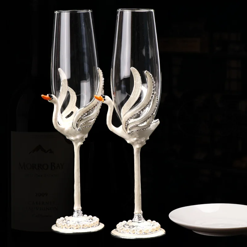 

Red wine glass enamel wedding gift swan rhinestone goblet lovers make a cup creative gift champagne glasses pair of glasses