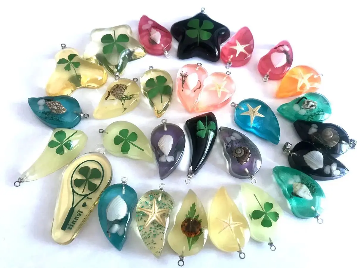 

30 pcs real starfish shamrock Conch mixed design cool fashion keychain