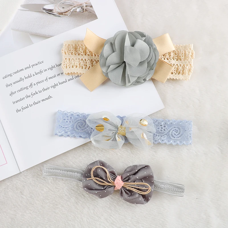 Baby-Stirnband mit Blumen und Schleifen, Kronen-Haarband, Schleifenknoten, Niedliche Kopfbedeckung für Mädchen, Foto-Requisite, 3 Stück/Set – Detail 7