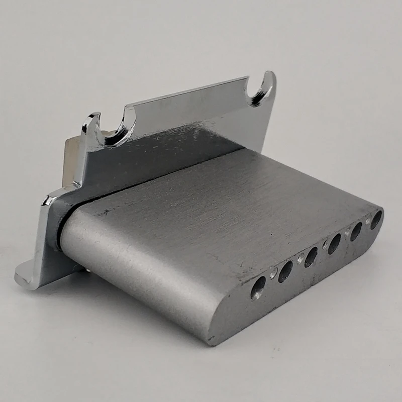 Wilkinson WOV06 Chrome Silver lizenzierte 2-Punkt-E-Gitarre im Vintage-Stil, Tremolo-Brücke für Strat- und Suhr-Gitarre – Detail 5