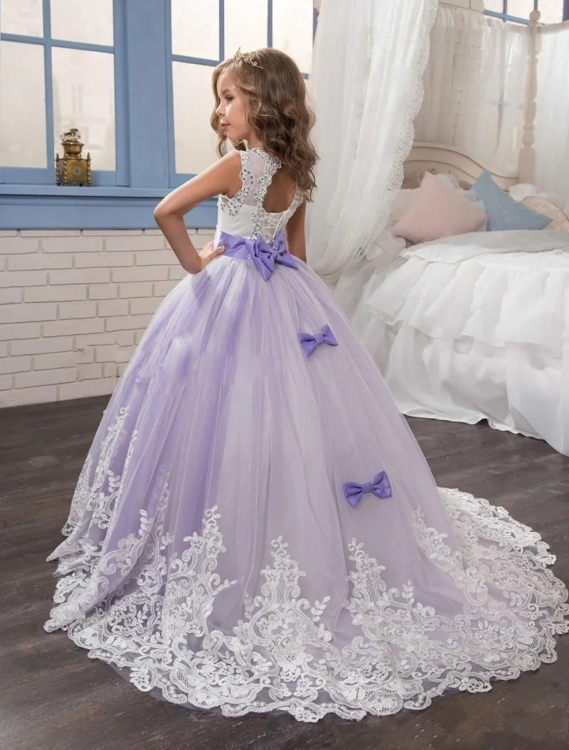 

Beautiful Purple and White Flower Girls Dresses Beaded Lace Appliqued Bows Pageant Gowns for Kids Wedding Party Dresses For Girl