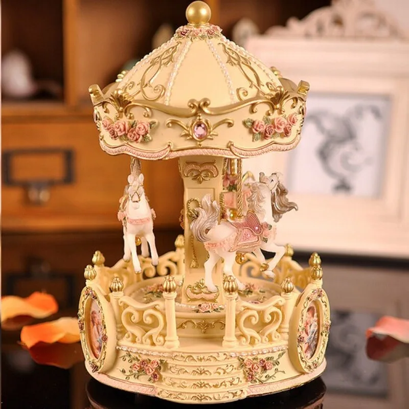 Desk Figurines Decoration Crafts European Flashing LED Light Carousel Resin Music Box Ornaments Kids Birthday Wedding Gift Home