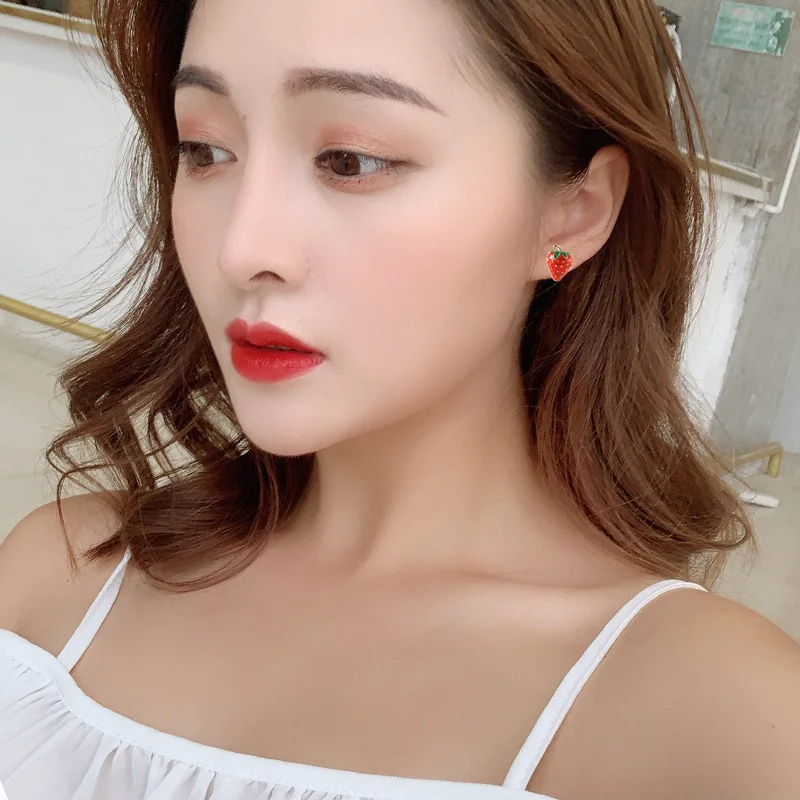 Celebrity Girls Cute Small High-end Red Strawberry Earrings Street Beat Net Red Personality Wild Earrings Beads Earrings Women