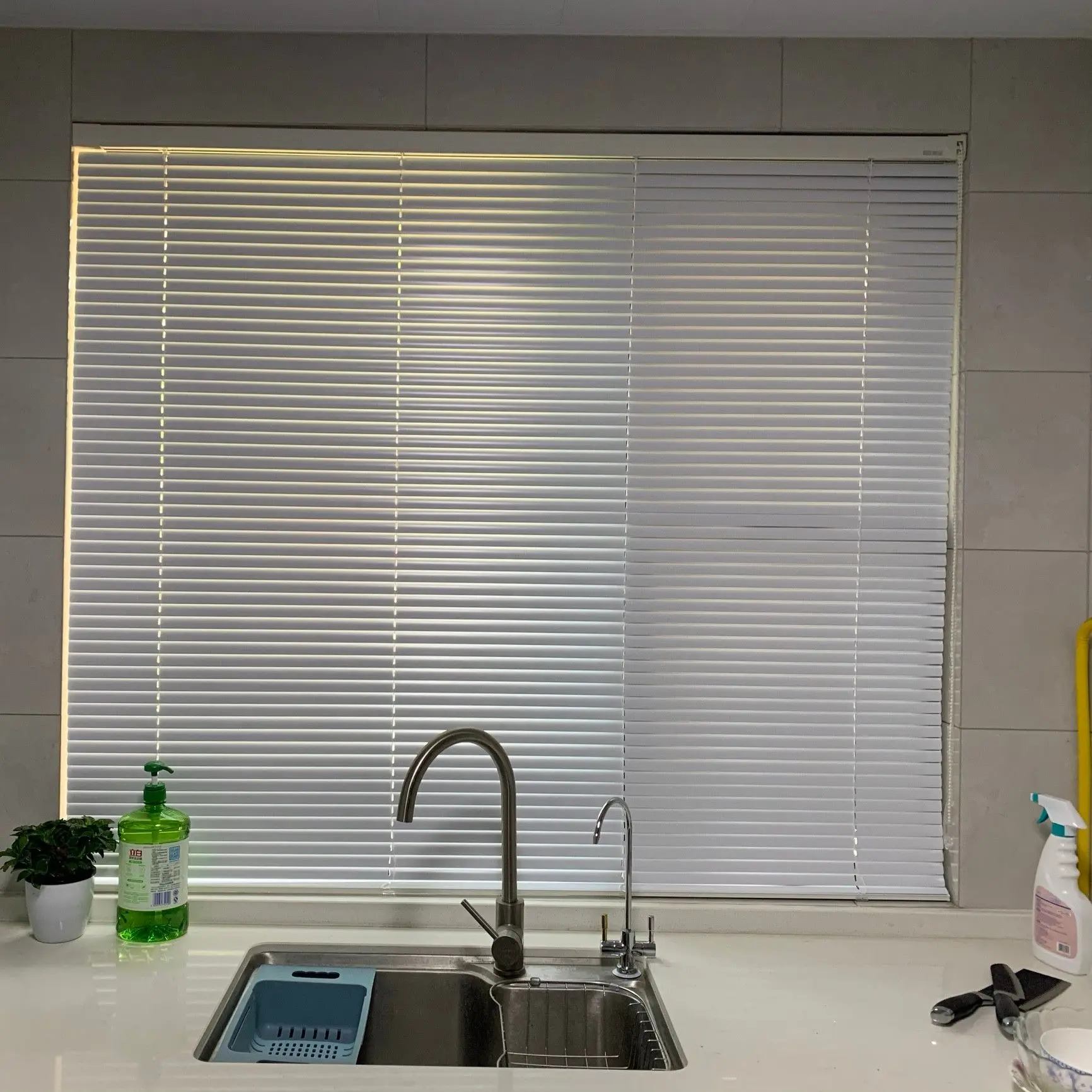 25mm Slats Aluminum Venetain Blinds With Manual Chain Control System For Housing
