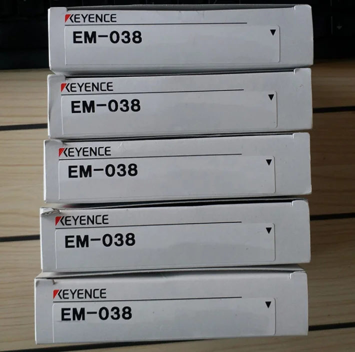 

1PC New Keyence EM-038 EM038 Sensor In Box