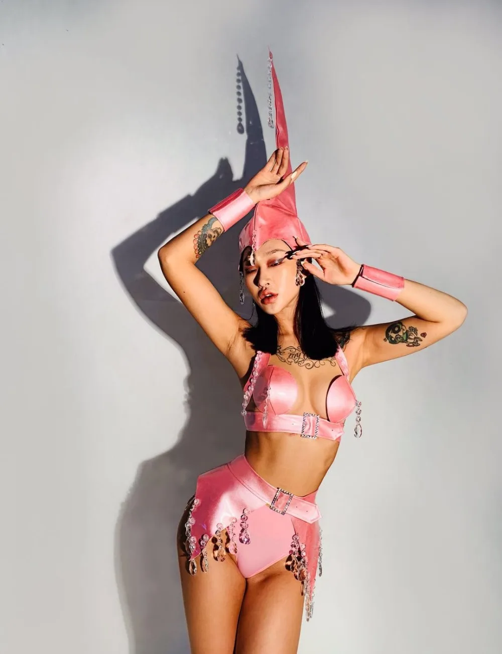 

Sexy Bar Party Stage Costume Women Sets PU Leather Crystals Pink 6 Pieces Dance Outfits Nightclub DJ Singer Team Catwalk Clothes