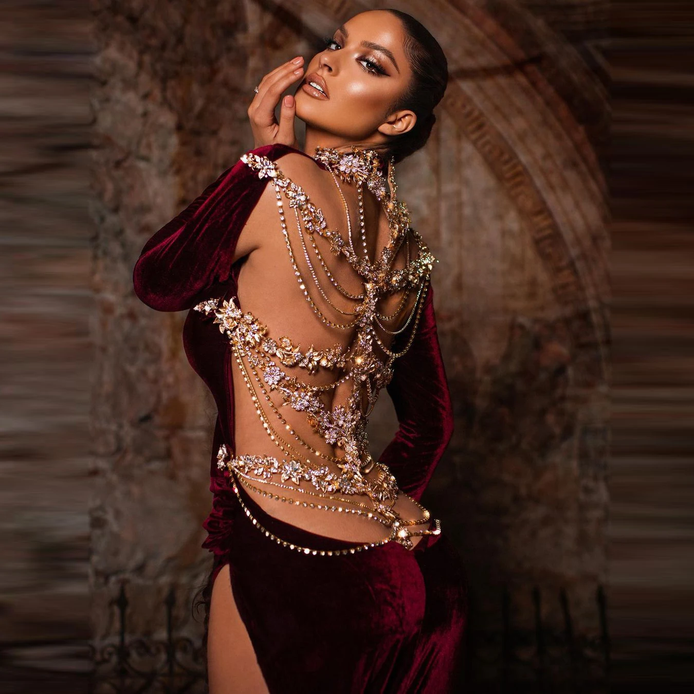 Luxury Crystals Back Evening Dresses With Long Train Velvet High Split High Neck Long Sleeves Mermaid Ruffles Prom Gown