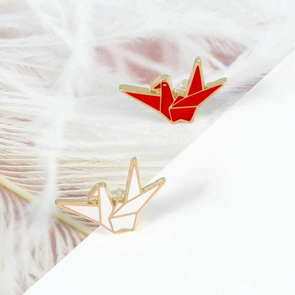 White Red Paper Crane Enamel Brooch Cute Origami Birds Brooches Bag Lapel Pin Badges Christmas Gifts For the New Year Jewelry
