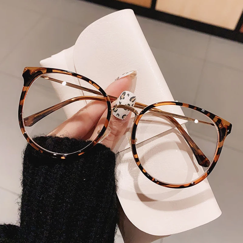 Oulylan Vintage Round Glasses Women Men Retro Optical Spectacles Frames Metal Eyeglasses Female Computer Eyewear for Gaming