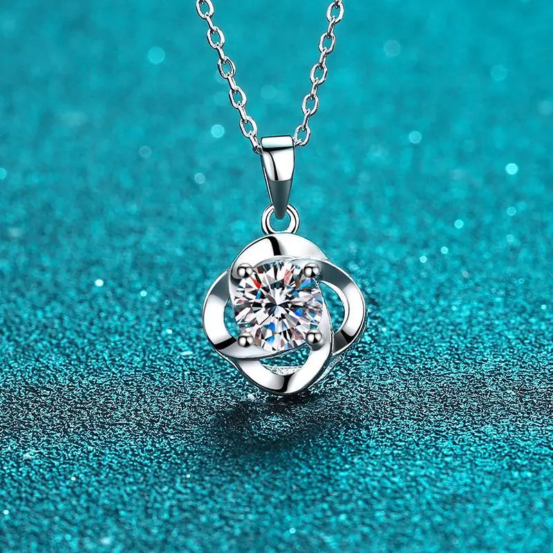 

Trendy 1 Carat D Color Moissanite Necklace for Women 925 Sterling Silver Pave VVS1 Moissanite Diamond Flower Charm Necklace Gift