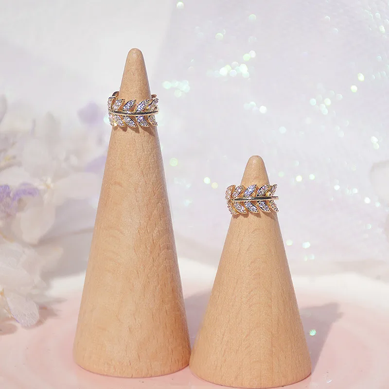 Huitan Delicate Leaf Ear Ring with Shiny CZ for Women Silver Color/Gold Color Fashion Hoop Earrings Fancy Gift 2021 Jewelry
