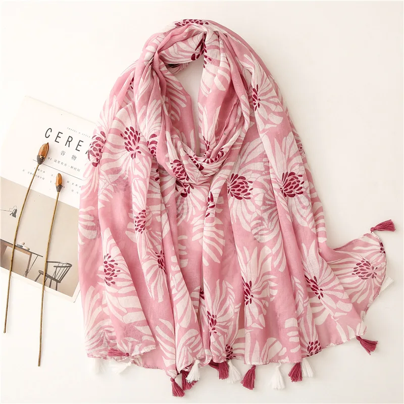 

2021 New Big Blossom Flower Print Tassel Scarf Shawls Soft Floral Pattern Head Hijab Wrap 2 Color Free Shipping
