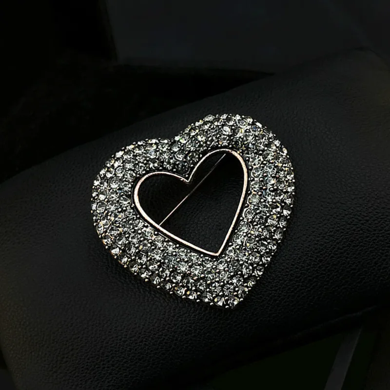 Luxury Heart Brooch for Women Suit Graceful Rhinestone Jewelry Corsage Valentine's Day Lovers Clothes Accessories Gray Pins 1176