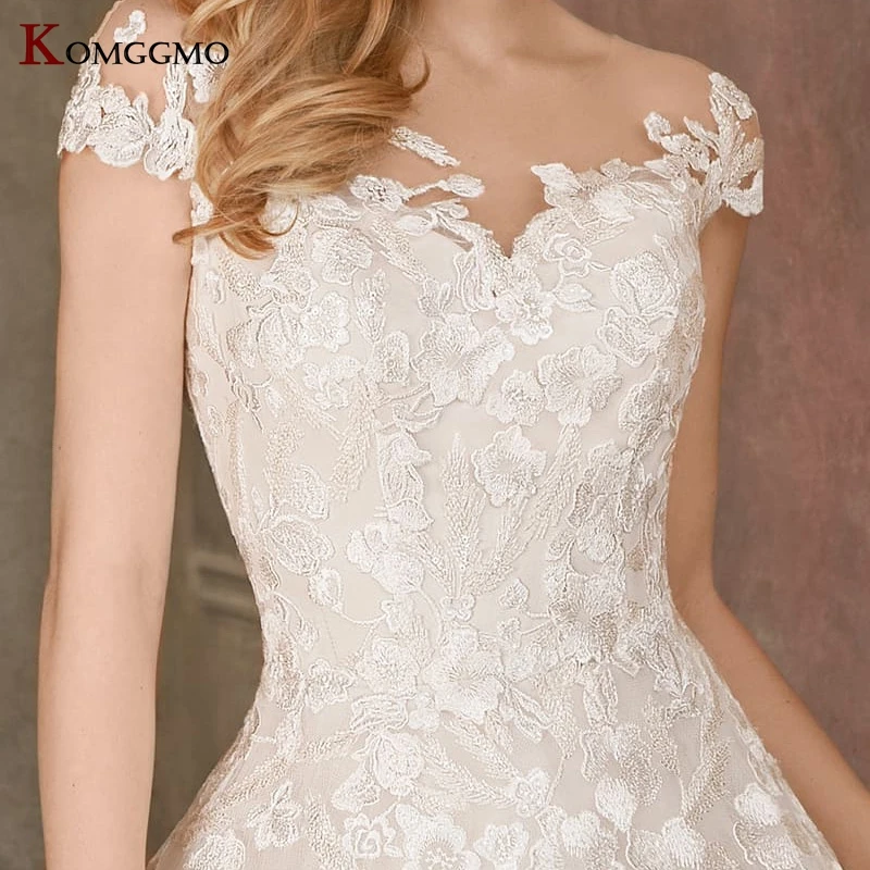 2023 New Arrival Cap Sleeve Chapel Train Embroidery Appliques Tulle Bridal Ball Gown Elegant O-Neck Button Back Wedding Dress