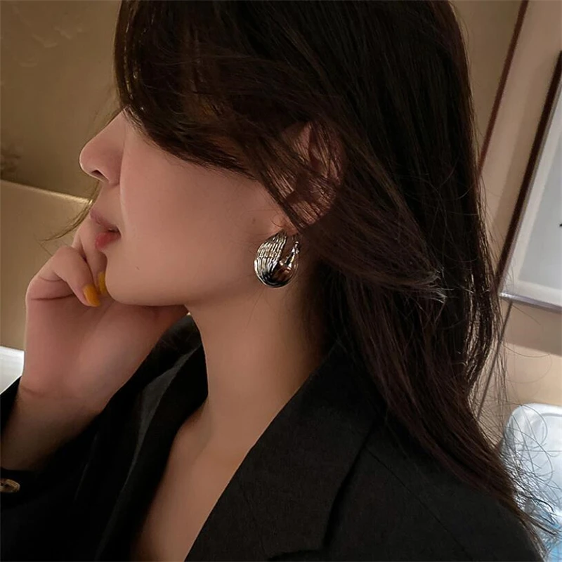 European and American earring 2021 new  hard needle earrings Korean version of the vintage earrings women Hong Kong fashion q