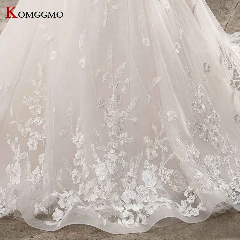 2023 New Arrival Cap Sleeve Chapel Train Embroidery Appliques Tulle Bridal Ball Gown Elegant O-Neck Button Back Wedding Dress