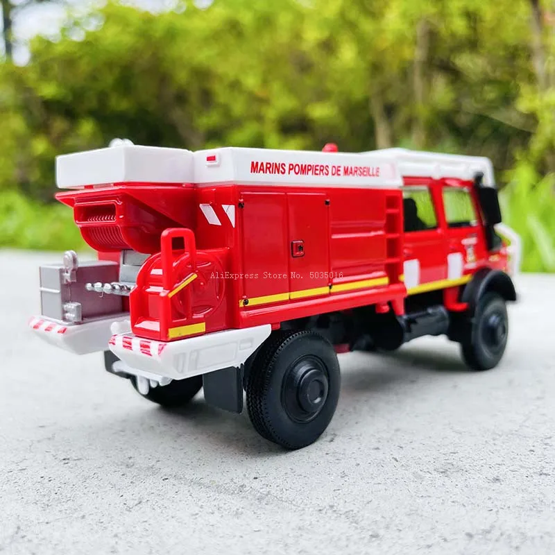 Bburago 1:50 Mercedes-Benz U5023 fire truck engineering vehicle die-casting metal children\'s toy gift simulation alloy car