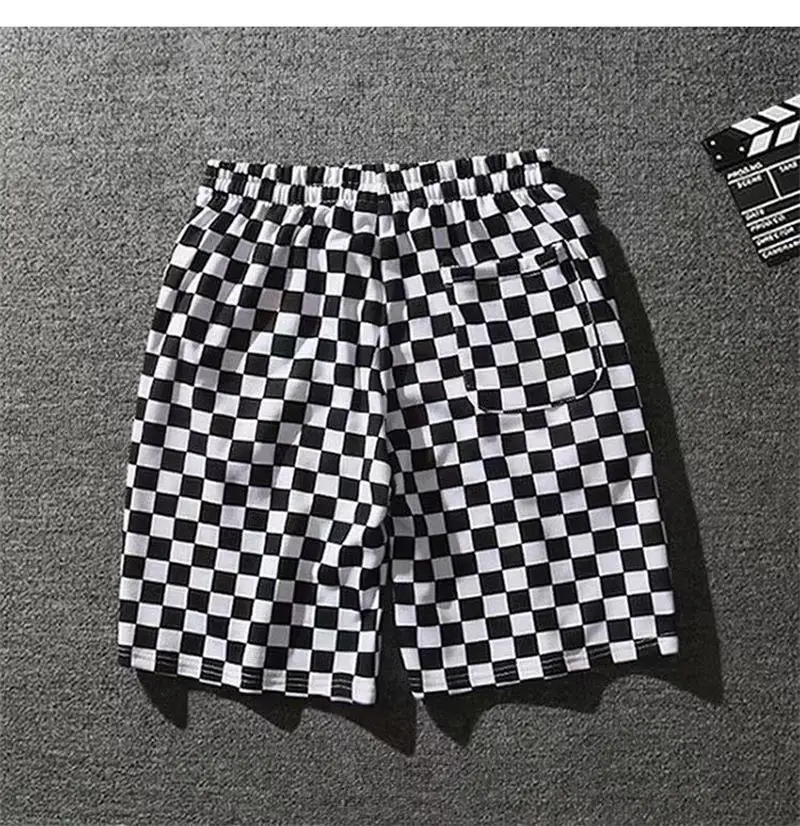 Men's summer fashion week street shot the same checkerboard personality shorts black and white checked shorts