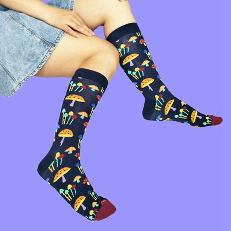 Überraschung Gekämmte Baumwolle Cartoon Pilz Frauen Crew Socken Nette Glückliche Tier Eichhörnchen Marienkäfer Socken Spaß Mode Bunte Sox