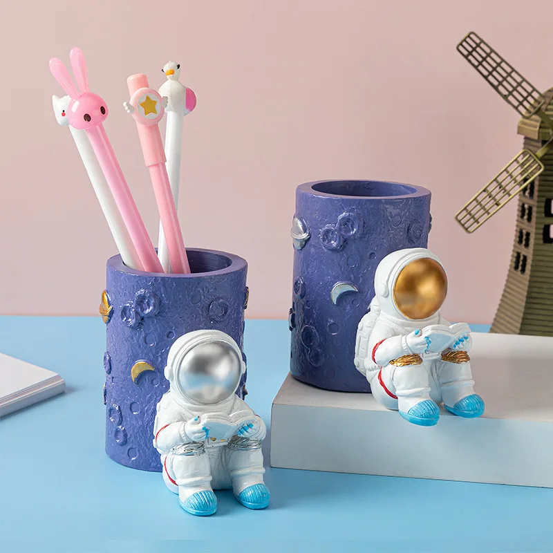 New Cartoon Cute Style Astronaut Pen Holder Resin Crafts Creative Office Decoration Desktop Storage Decorations Galaxy Astronaut