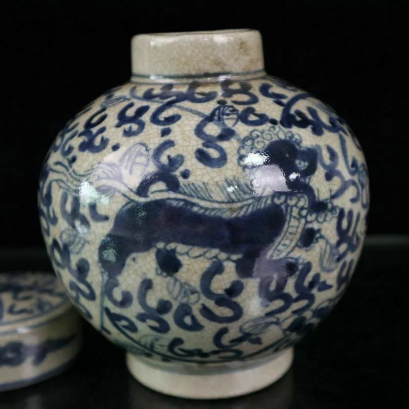 Chinese Old Porcelain Cracked Pattern Blue And White Glaze Red Shou Word Pattern Sky Storage Jar Cover Can