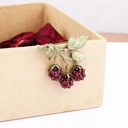 New Design Pomegranate Fruit Brooch Woman Wedding Party Clothing Silk Scarf Buckle Accessories Brooch Holiday Gift