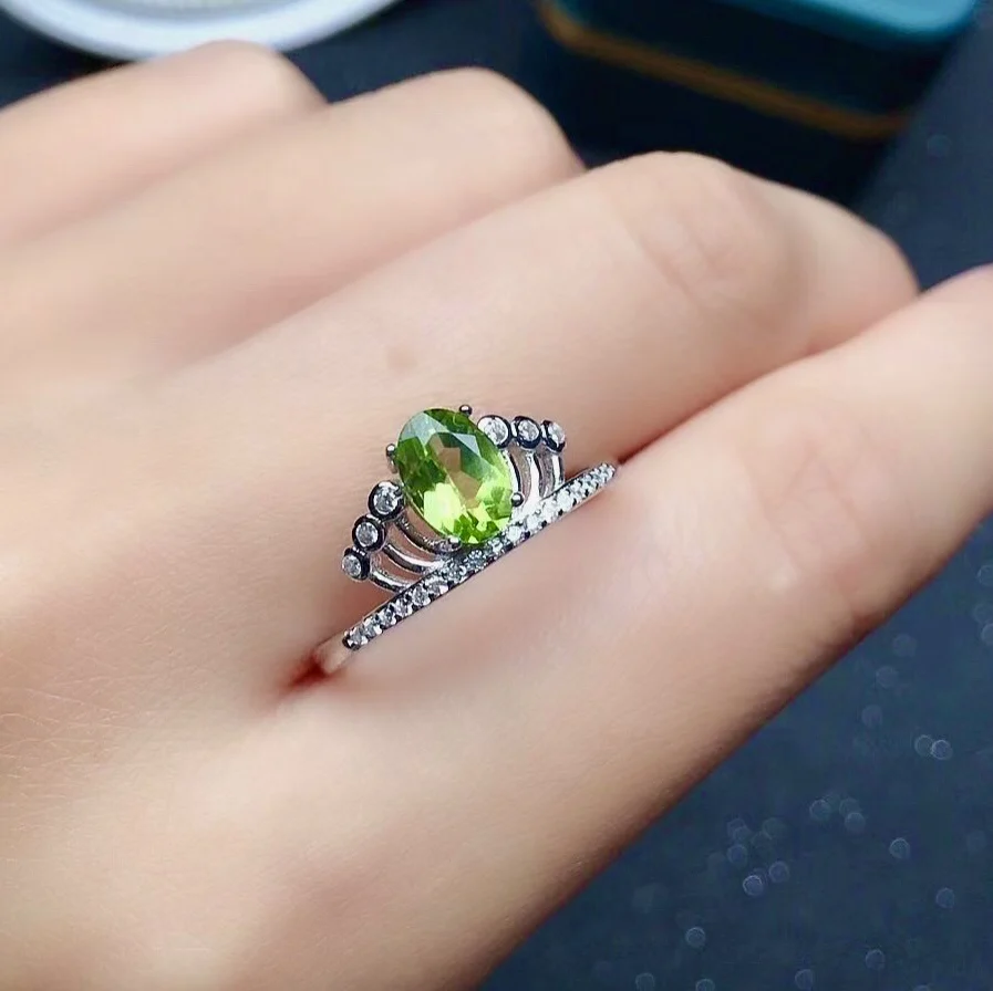 Design Silver Silver Crystal Ring for Young Girl 5mm*7mm VVS Grade Natural Peridot Ring 925 Sterling Silver Peridot Jewelry